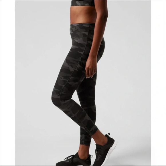 Athleta Black Camo High Rise Ultimate Stash Pocket 7/8 Tight Legging Size XS - Picture 4 of 12